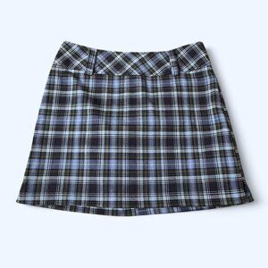 Vintage plaid skirt belt loops and zipper size 11/12 juniors fits like a skinnie